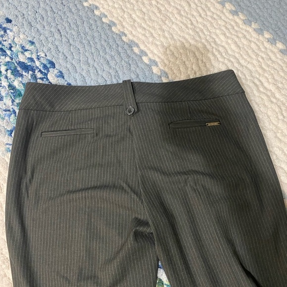 Rekucci Gray Pinstripe Trousers- Women’s 18 - Picture 8 of 10